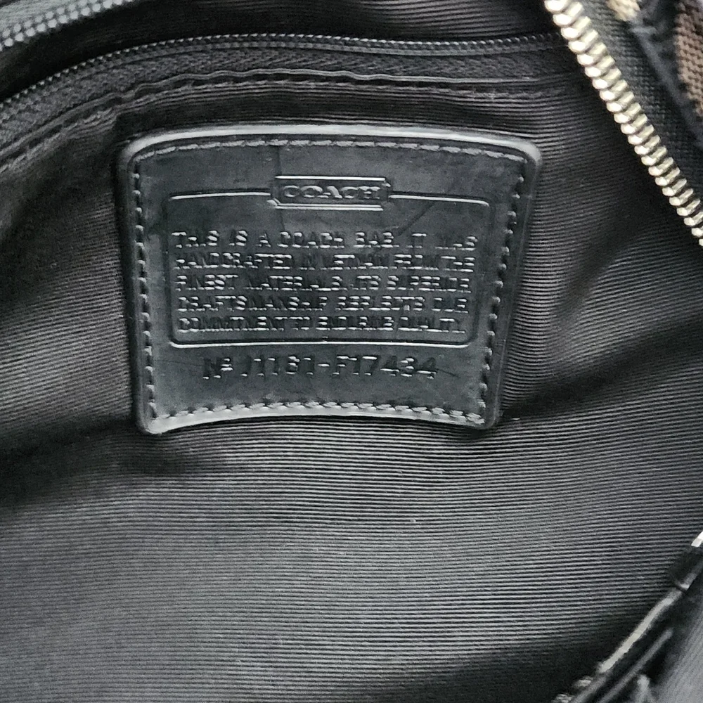 Coach Signature Hobo - Picture 4 of 8